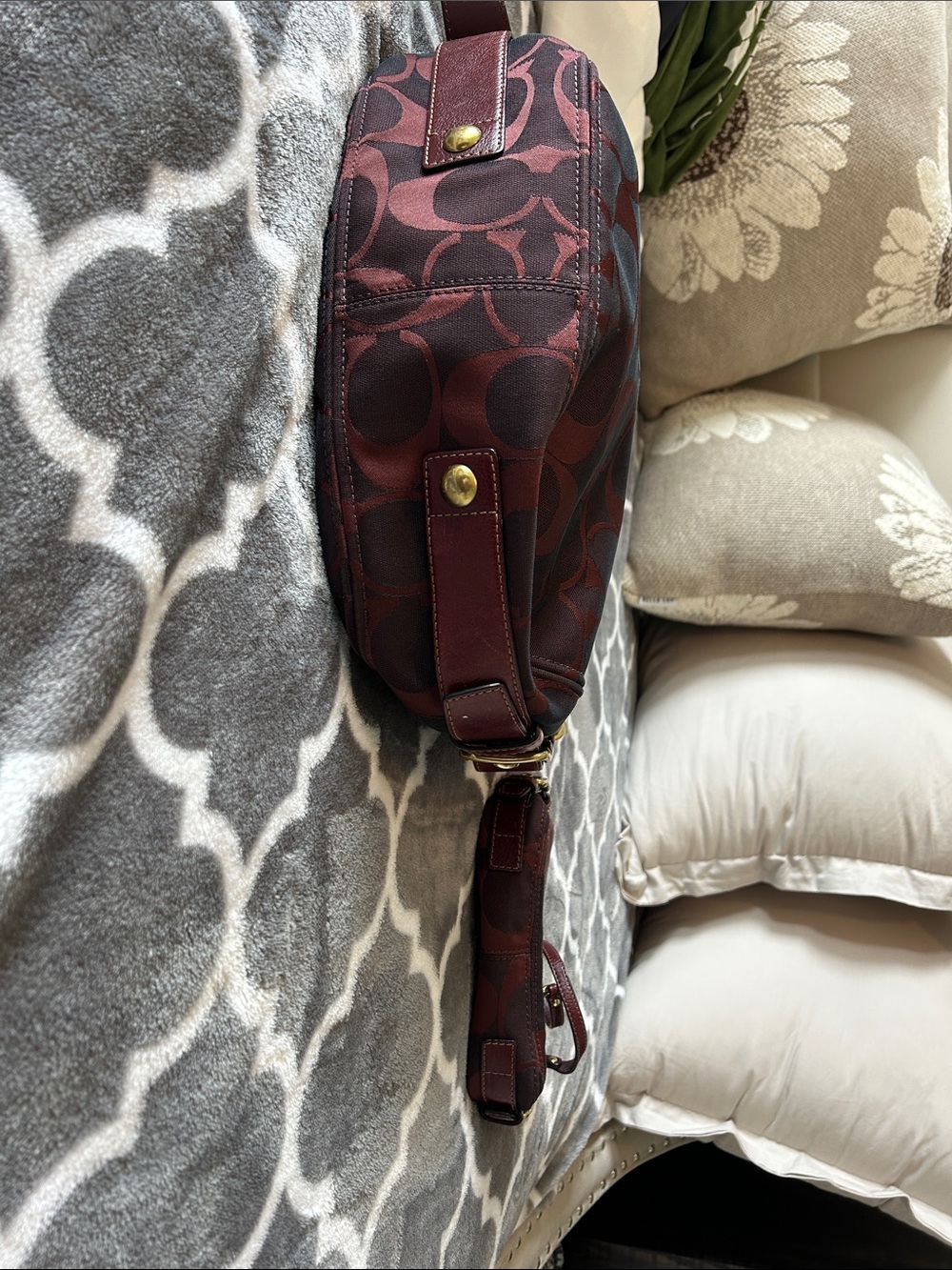 RETIRED- Coach Zoe Set in Signature Jacquard & Leather Burgundy 2009 - Picture 10 of 12